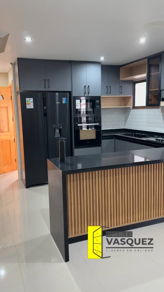 Vista previa de muebles de cocina y luz cálida